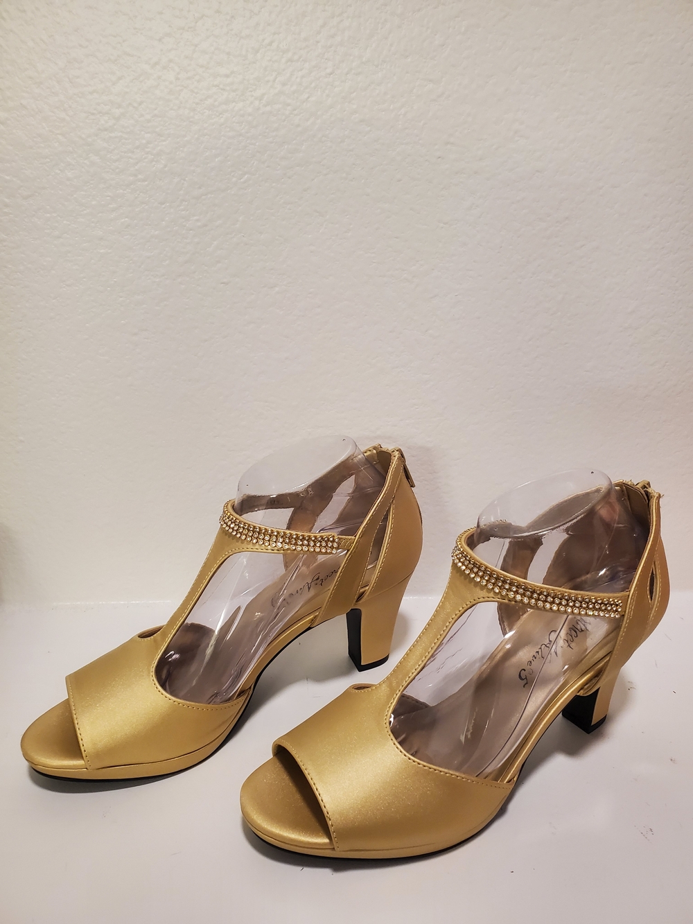 NIB Easy Street Gold Satin "Flash" Dance Heels, Women's Size 9w